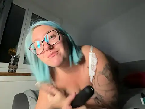 Snapshot of lablonde2025 chatting on 09-30-25, 07:42 lablonde2025 online show from 09-30-25, 07:42