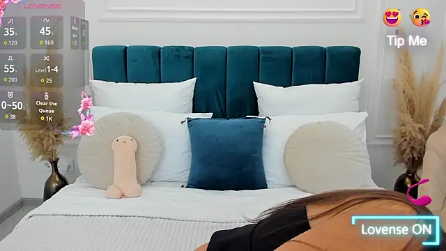 MonCarla online show from 10-26-25, 06:25