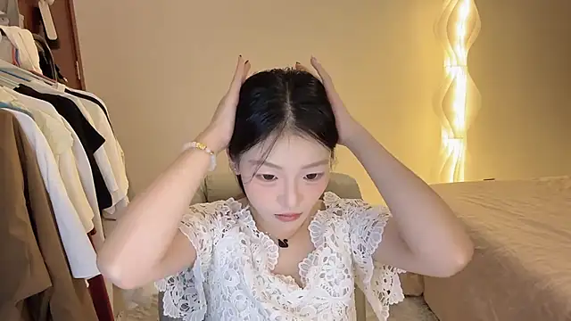 Robin-o3 online show from 11-28-25, 03:34