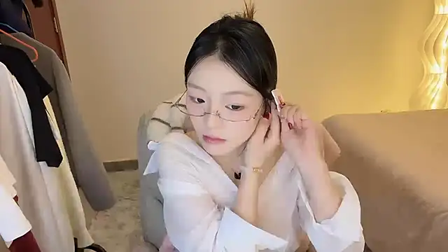 Robin-o3 online show from 12-04-25, 04:39