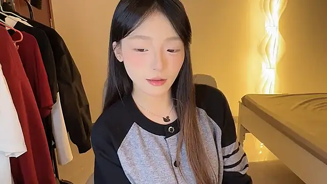 Snapshot of Robin-o3 chatting on 10-11-25, 03:24 Robin-o3 online show from 10-11-25, 03:24