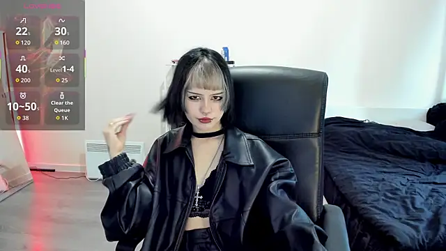 Snapshot of LiyaLuna chatting on 10-10-25, 10:49 LiyaLuna online show from 10-10-25, 10:49