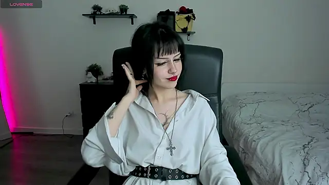 Snapshot of LiyaLuna chatting on 02-20-26, 12:07 LiyaLuna online show from 02-20-26, 12:07