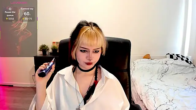 LiyaLuna online show from 11-19-25, 10:48