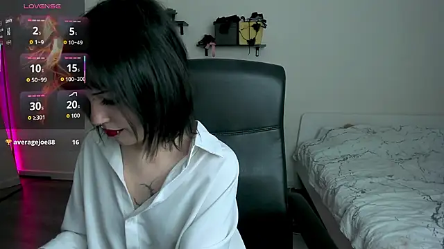 Snapshot of LiyaLuna chatting on 02-18-26, 03:08 LiyaLuna online show from 02-18-26, 03:08