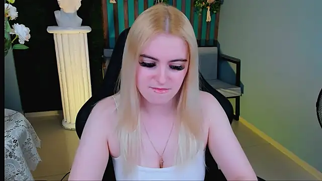 Snapshot of Stef_Nicks chatting on 05-16-26, 10:36 Stef Nicks online show from 05-16-26, 10:36