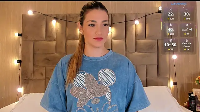 ClaradelMar online show from 11-18-25, 10:40