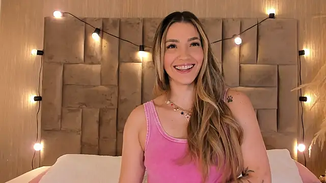 Snapshot of ClaradelMar chatting on 10-13-25, 11:34 ClaradelMar online show from 10-13-25, 11:34