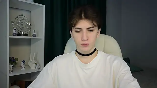 Snapshot of Oliver_Starboy chatting on 09-18-25, 04:48 Oliver Starboy online show from 09-18-25, 04:48