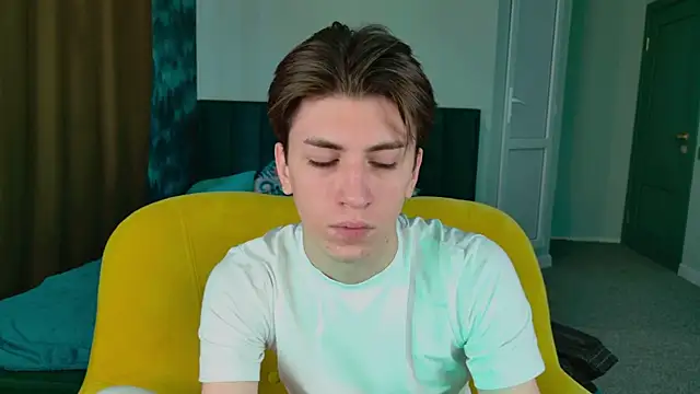 Snapshot of Oliver_Starboy chatting on 09-16-25, 07:42 Oliver Starboy online show from 09-16-25, 07:42