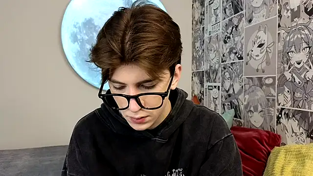 Snapshot of Oliver_Starboy chatting on 10-16-25, 06:32 Oliver Starboy online show from 10-16-25, 06:32