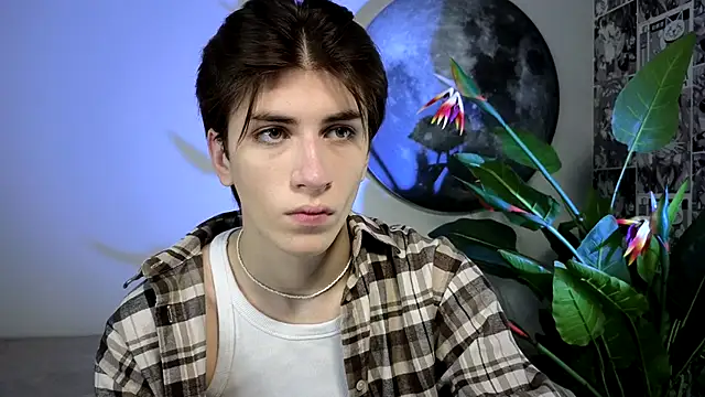 Snapshot of Oliver_Starboy chatting on 10-11-25, 04:46 Oliver Starboy online show from 10-11-25, 04:46