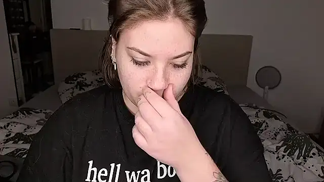 MaeNoir online show from 11-30-25, 02:01