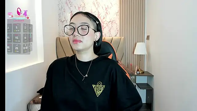 Yuna  Min online show from 09-11-25, 11:54