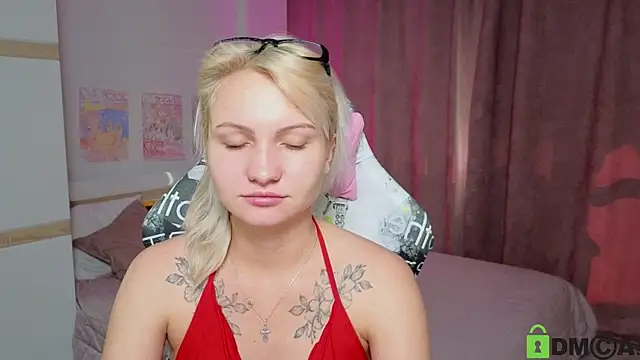 Snapshot of Cameronlovely_ chatting on 09-13-25, 07:52 Cameronlovely online show from 09-13-25, 07:52