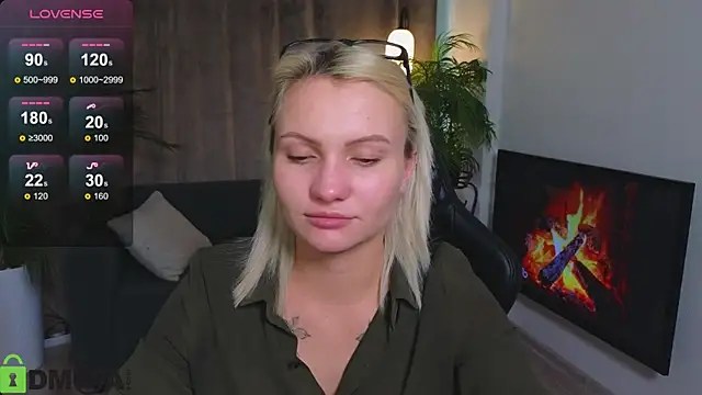 Snapshot of Cameronlovely_ chatting on 10-22-25, 09:20 Cameronlovely online show from 10-22-25, 09:20