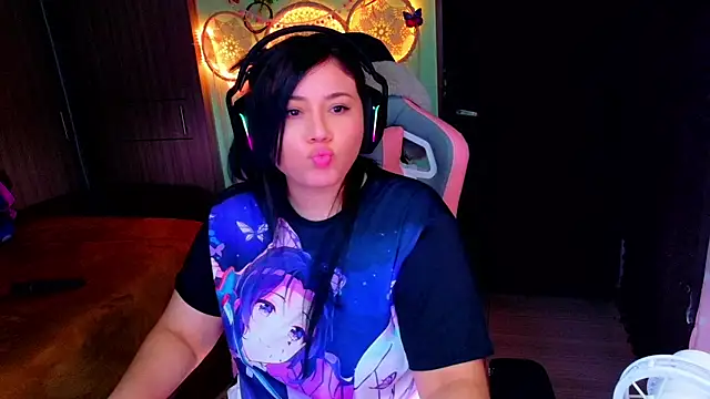 Snapshot of Allison_GAMERS chatting on 09-17-25, 05:48 Allison GAMERS online show from 09-17-25, 05:48