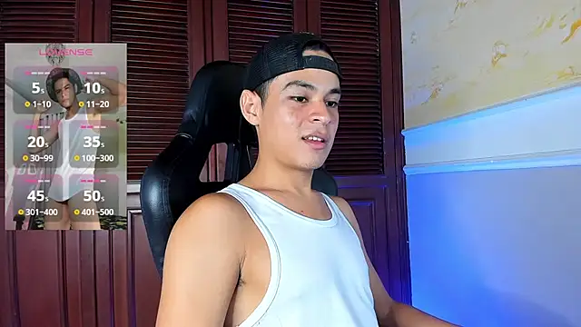 Snapshot of edy_play chatting on 10-17-25, 03:54 edy play online show from 10-17-25, 03:54