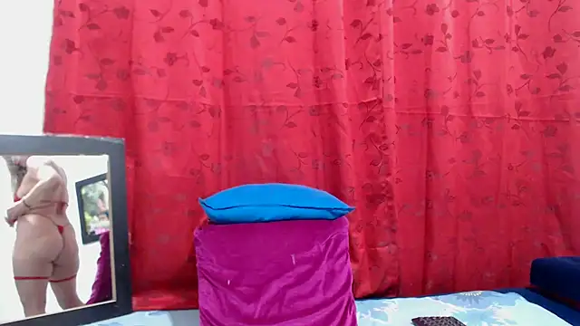Snapshot of Sexysquirtmommy chatting on 06-23-26, 10:30 Sexysquirtmommy online show from 06-23-26, 10:30