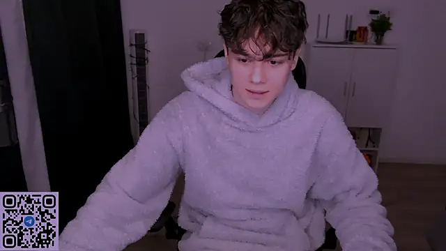 Tom-Eros online show from 04-17-26, 08:00