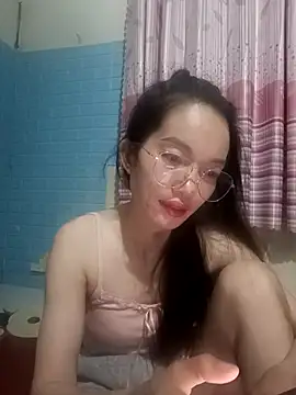 Snapshot of Lyly999 chatting on 10-07-25, 02:51 Lyly999 online show from 10-07-25, 02:51