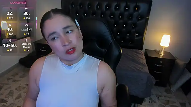 amanda noir online show from 10-18-25, 02:57