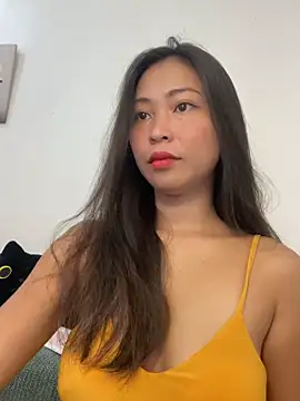 Snapshot of EmmaSean chatting on 05-18-26, 02:12 EmmaSean online show from 05-18-26, 02:12