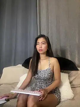 Snapshot of EmmaSean chatting on 05-08-26, 11:52 EmmaSean online show from 05-08-26, 11:52
