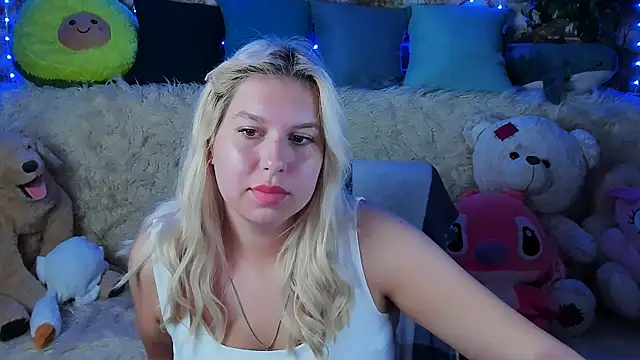 Snapshot of ChloeRicc chatting on 09-08-25, 03:00 ChloeRicc online show from 09-08-25, 03:00