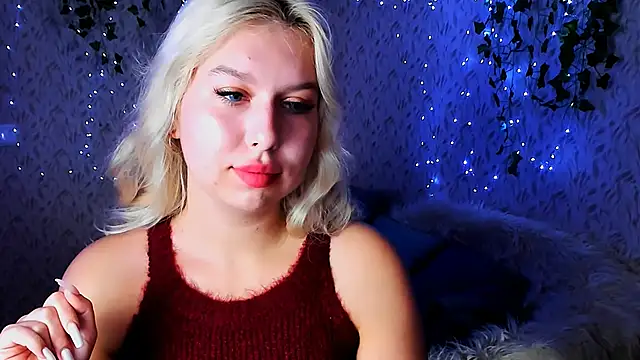 Snapshot of ChloeRicc chatting on 10-12-25, 09:43 ChloeRicc online show from 10-12-25, 09:43