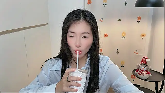 Snapshot of Rosalind_xixi chatting on 05-05-26, 02:36 Rosalind xixi online show from 05-05-26, 02:36