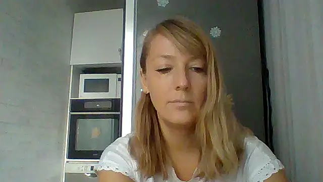 Snapshot of Vexxaa chatting on 12-14-25, 12:44 Vexxaa online show from 12-14-25, 12:44