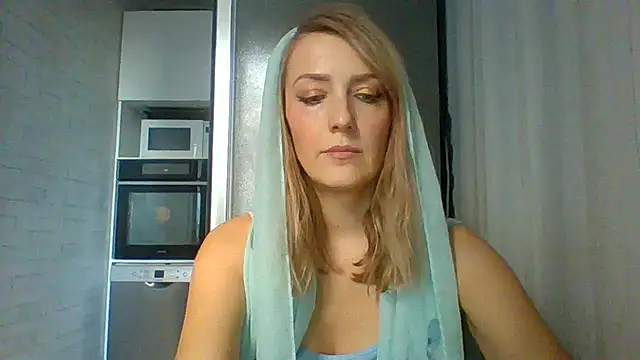 Snapshot of Vexxaa chatting on 02-19-26, 01:41 Vexxaa online show from 02-19-26, 01:41