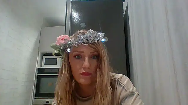 Snapshot of Vexxaa chatting on 12-20-25, 02:31 Vexxaa online show from 12-20-25, 02:31