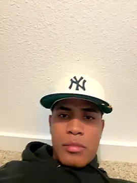 Snapshot of fuego01 chatting on 11-24-25, 06:57 fuego01 online show from 11-24-25, 06:57