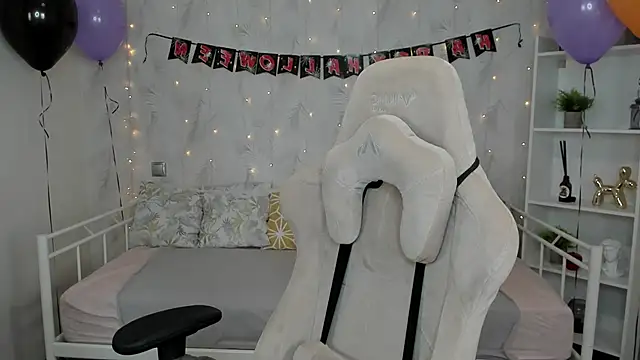 Tori Cutie online show from 10-26-25, 12:00