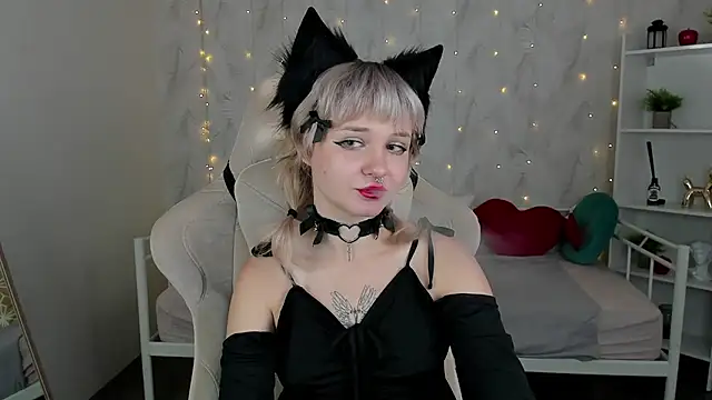 Tori Cutie online show from 10-08-25, 02:46