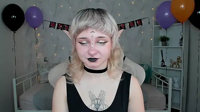 Tori Cutie online show from 10-31-25, 11:55