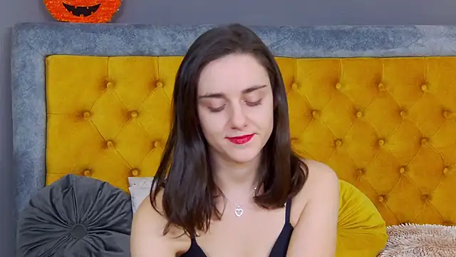 Snapshot of Jessica_White_ chatting on 11-17-25, 05:00 Jessica White online show from 11-17-25, 05:00