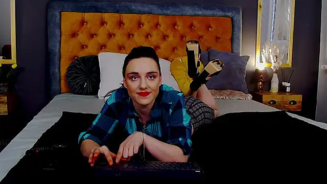 Jessica White  online show from 04-14-26, 04:28