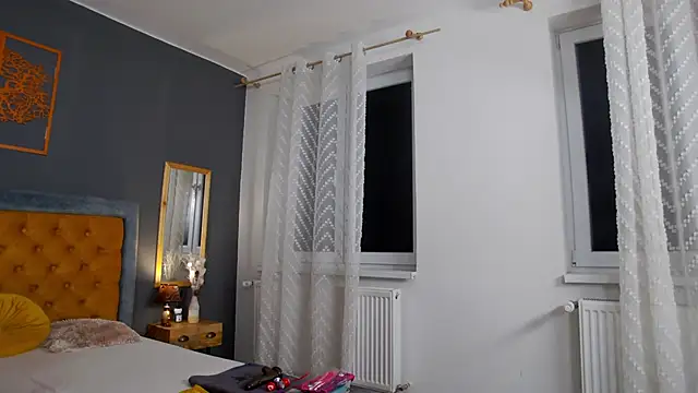 Snapshot of Jessica_White_ chatting on 11-18-25, 05:00 Jessica White online show from 11-18-25, 05:00