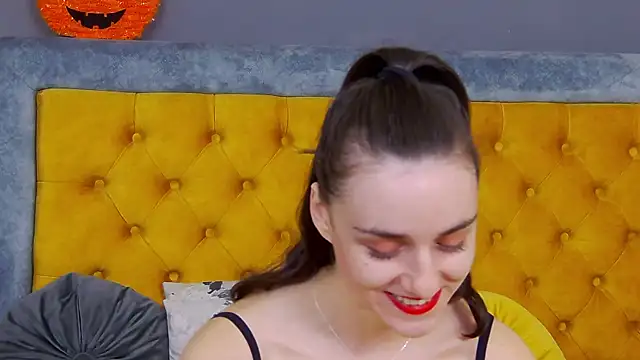 Snapshot of Jessica_White_ chatting on 11-14-25, 05:00 Jessica White online show from 11-14-25, 05:00