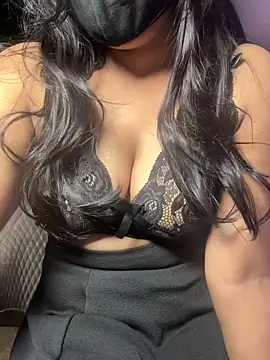 Snapshot of Amisha2 chatting on 02-18-26, 04:47 Amisha2 online show from 02-18-26, 04:47