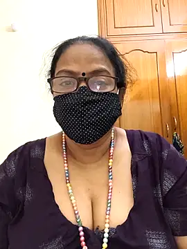 Snapshot of heera-rani chatting on 10-06-25, 10:49 heera-rani online show from 10-06-25, 10:49