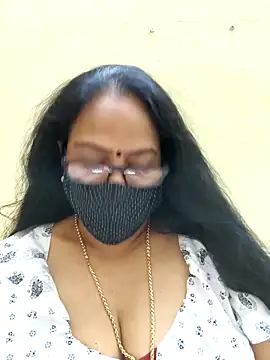 Snapshot of heera-rani chatting on 10-08-25, 01:23 heera-rani online show from 10-08-25, 01:23