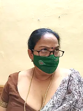 Snapshot of heera-rani chatting on 10-17-25, 06:39 heera-rani online show from 10-17-25, 06:39