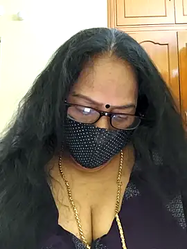 Snapshot of heera-rani chatting on 10-04-25, 11:01 heera-rani online show from 10-04-25, 11:01