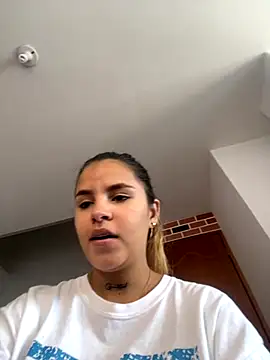 Snapshot of Ye_si chatting on 09-19-25, 04:22 Ye si online show from 09-19-25, 04:22
