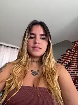 Snapshot of Ye_si chatting on 10-18-25, 03:47 Ye si online show from 10-18-25, 03:47