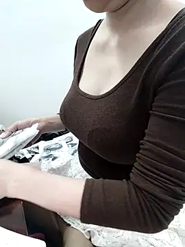 Snapshot of Linh_linh01 chatting on 01-19-26, 03:10 Linh linh01 online show from 01-19-26, 03:10